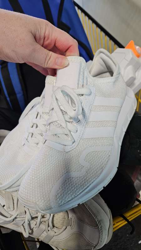 Hvit Adidas skór nr 40