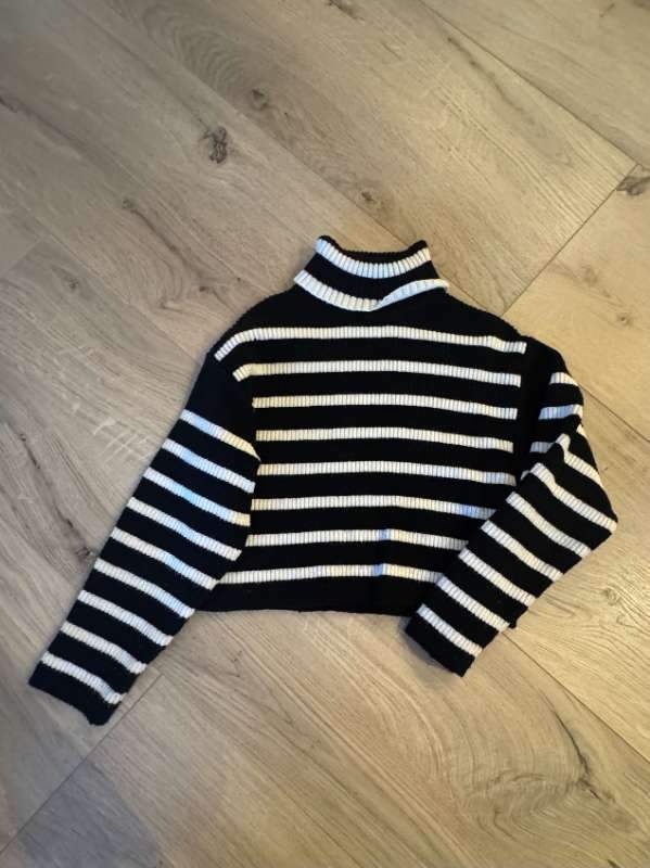 Zara röndótt rúllukragapeysa