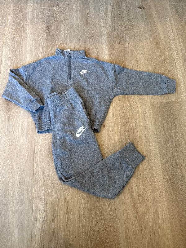 Nike grátt sett peysa+buxur