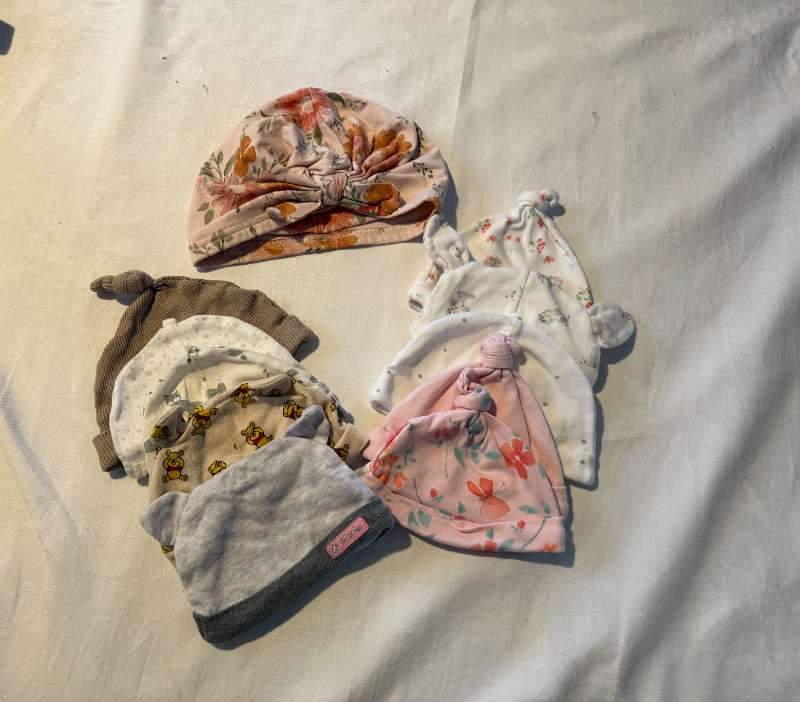 Tahari húfa beige str. 62